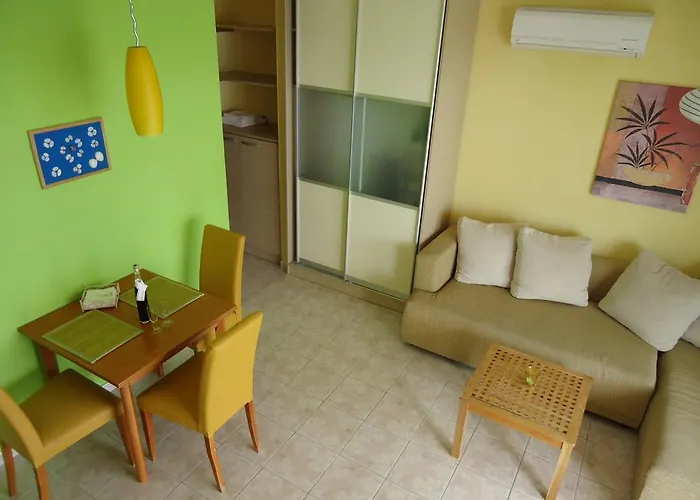 Apartman Island