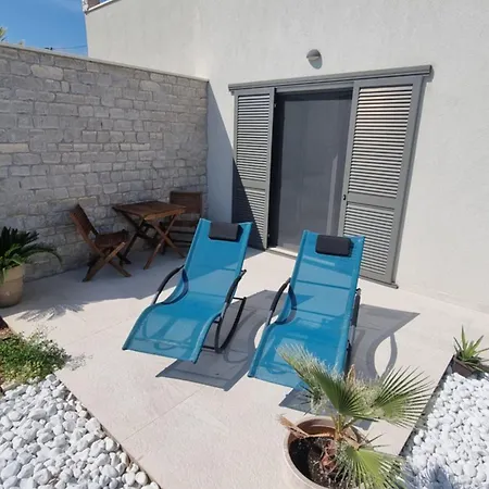 Island Apartment