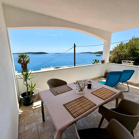 Island Apartment Vis