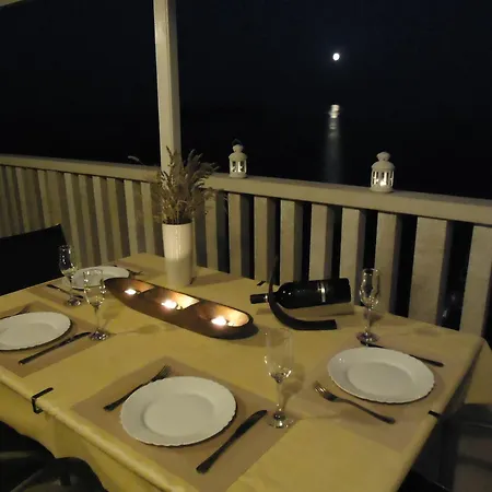 Apartman Island *