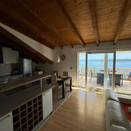Island Apartman *
