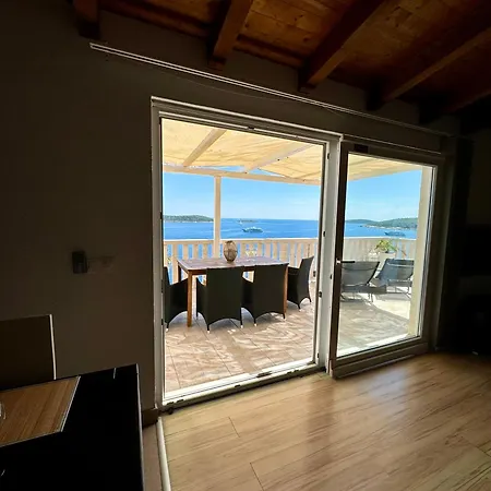 Apartman Island