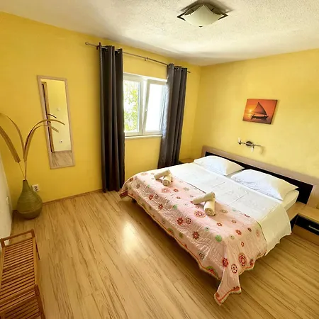 Apartman Island