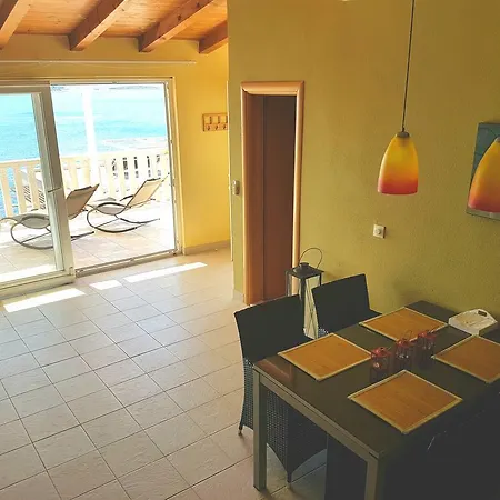 Island Apartment Vis