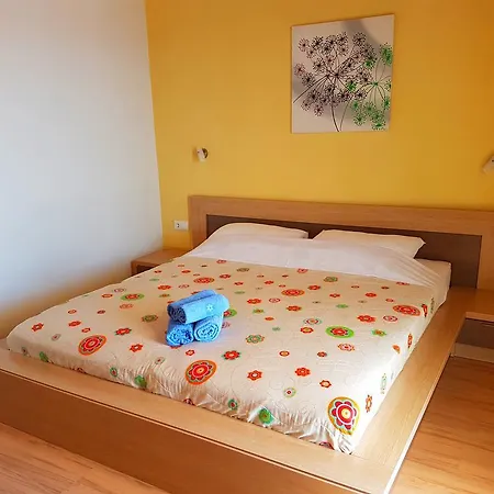 Apartman Island